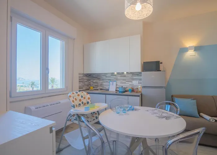 Babyaccommodation Family Panoramic Iv Lejlighed Pietra Ligure